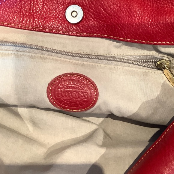 Roots Lauren Valentines Edition Red Leather Shoulder Bag.  Made in Canada 🇨🇦 - Picture 4 of 4